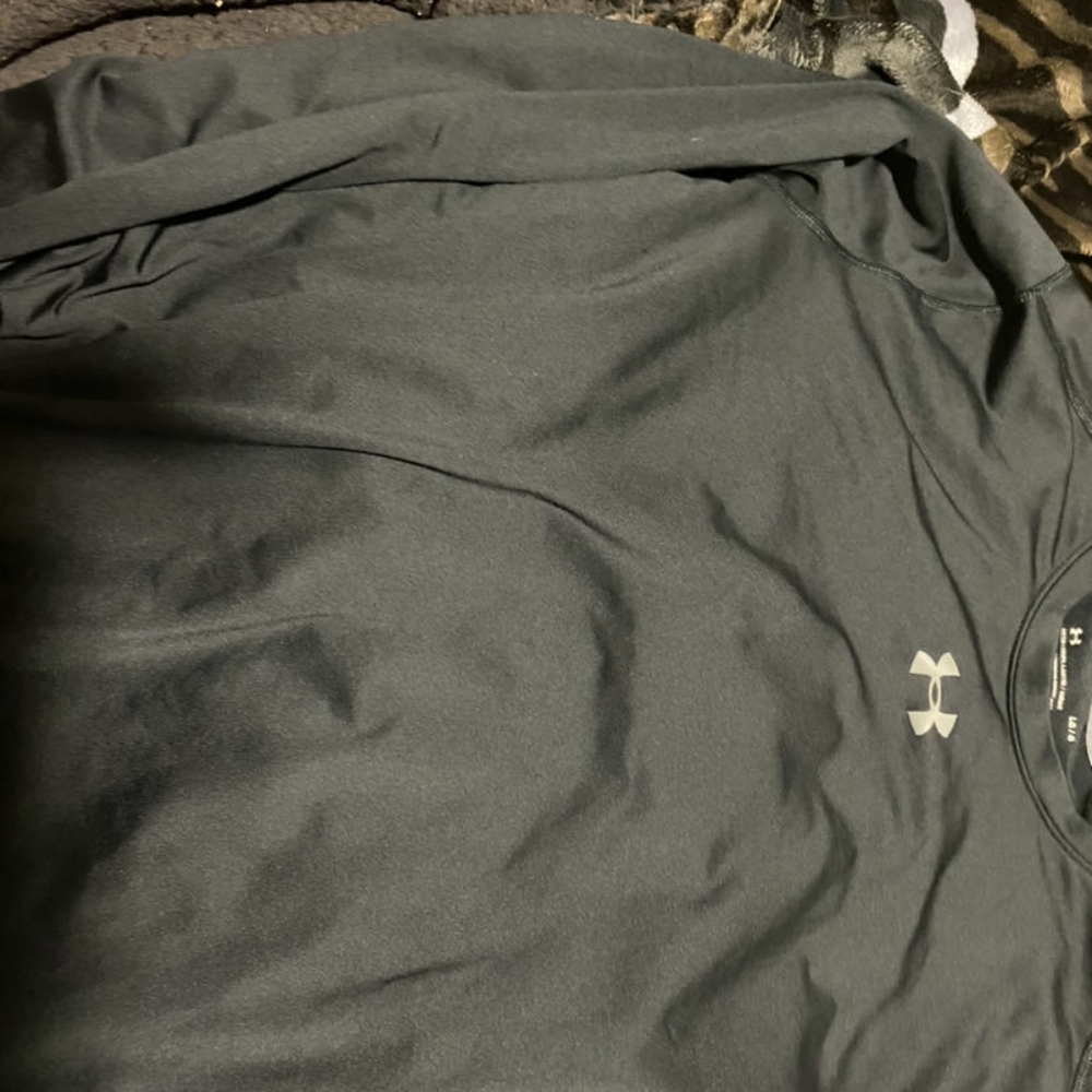 Black Underarmor Shirt (Large)